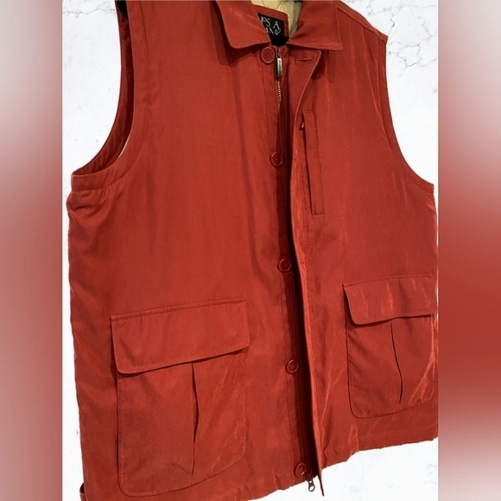 MENS JOS. A. BANK RED ZIP-UP LINED/ INSULATED VEST JACKET SIZE XL